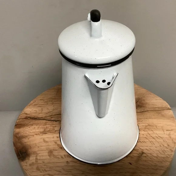 🟢 Vintage Frida Kahlo enamel coffee pot kettle - Extremely Gently Used Condition - Picture 5 of 13